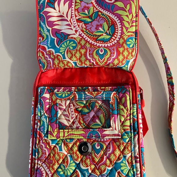 Vera Bradley Crossbody with adjustable strap. Multiple pockets with back pocket - Picture 2 of 4
